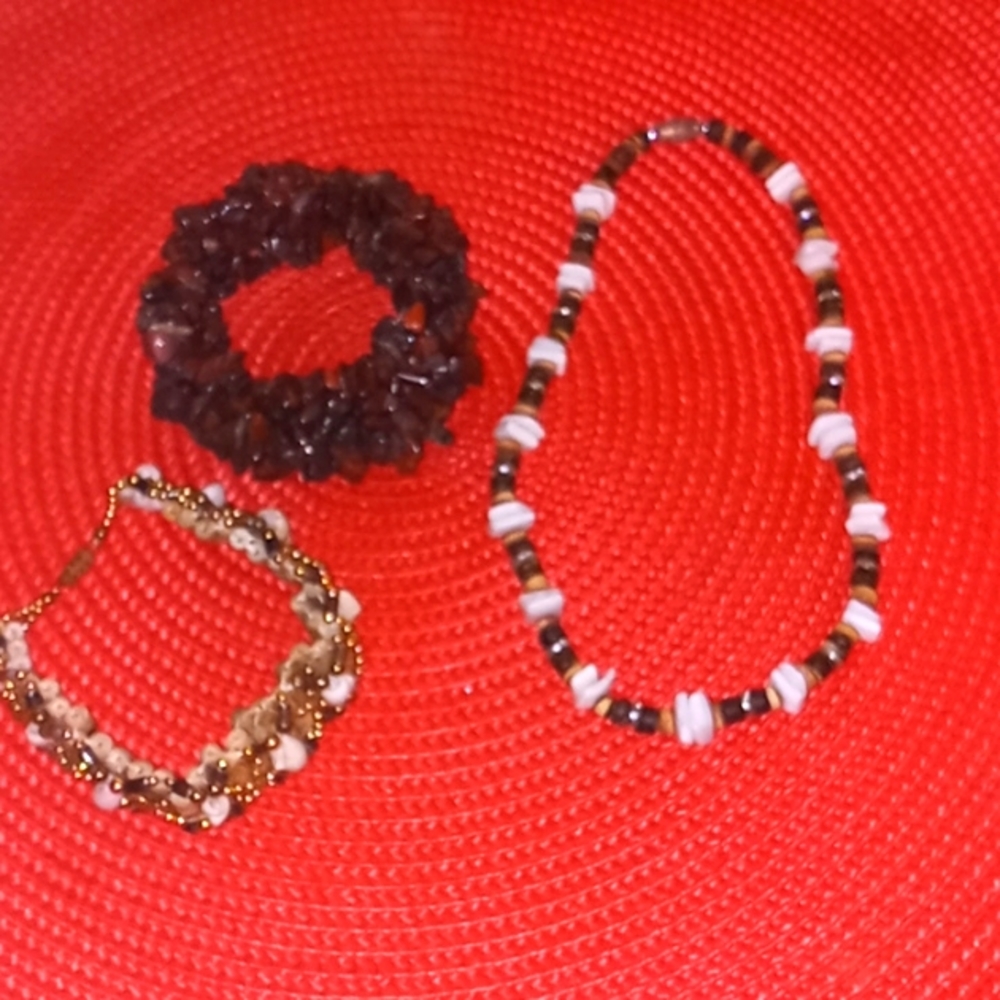 Bundle of 2 Agate,Wood & Shell Bracelets & 1 Necklace Made by Native Americans
